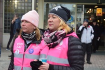 Tiina Liimatainen Eeva siskonsa kanssa