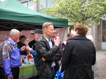 Torilla riitti ihmisiä ja heitä kuunneltiin