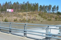 Tiina Liimatainen tienvarsimainoksessa 