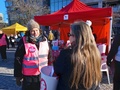 Eduskuntavaaliehdokas Birgit Aittakumpu Lohjan torilla