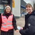 Ehdokkaat Birgit Aittakumpu ja Tyrni Rankka virkkalassa, tarjolla kahvia, makkaraa ja vihiksiä. #virkkala #lohja #eduskuntavaalit #eduskuntavaaliehdokas #vaalit2023 #vasemmisto #uusimaa