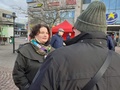 Eduskuntavaaliehdokas Birgit Aittakumpu Lohjan torilla
