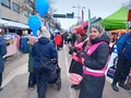 Eduskuntavaaliehdokas Birgit Aittakumpu Lohjan suurmarkkinoilla