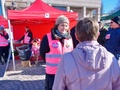 Eduskuntavaaliehdokas Birgit Aittakumpu Lohjan torilla